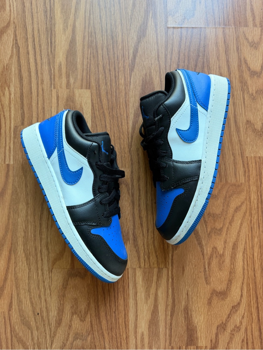 Nike Kids Black & Blue Low-Top Sneakers